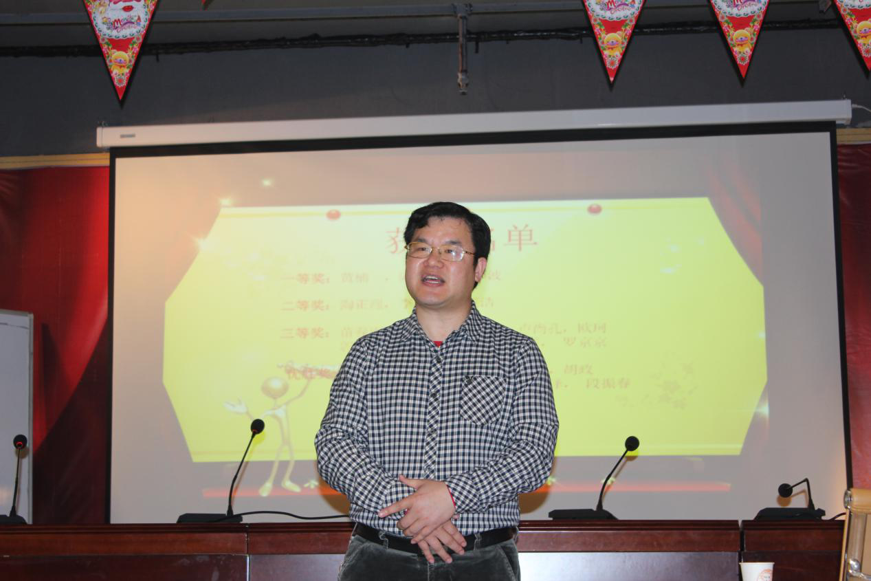 (图为 副院长方东辉总结发言)