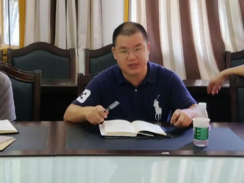 首先方东辉院长介绍了学院师生到校,开学准备情况,并从教学与科研工作